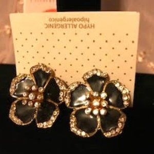 VINTAGE**BLACK& GOLD& DIAMOND FLOWER EARRINGS- PIERCED- GOLD- CUTE